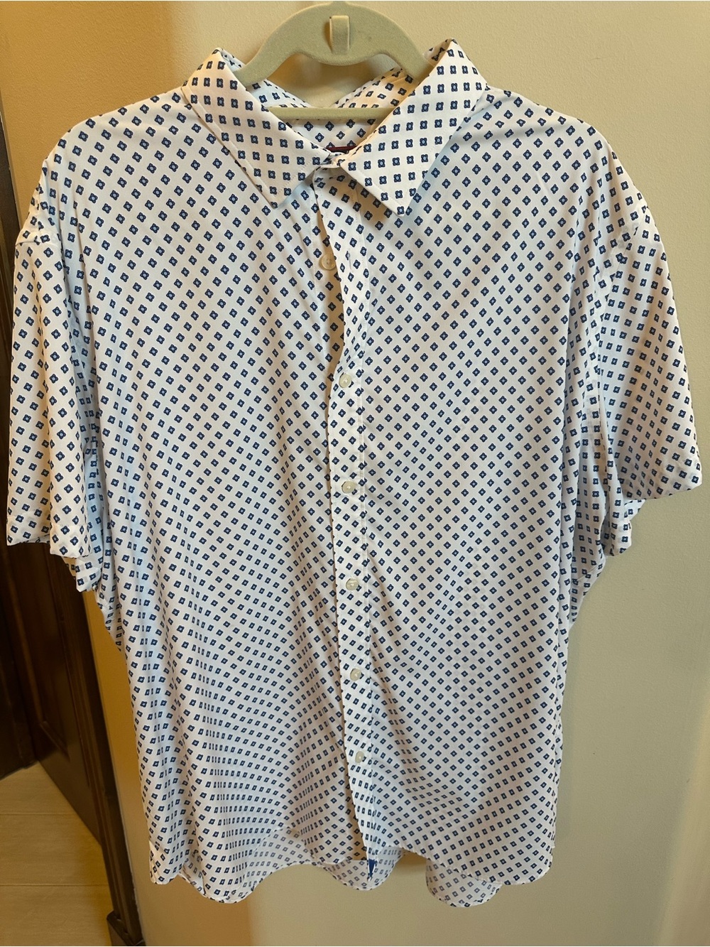 UNTUCKit White Short-Sleeve Button-Down Shirt with Navy Diamond Print